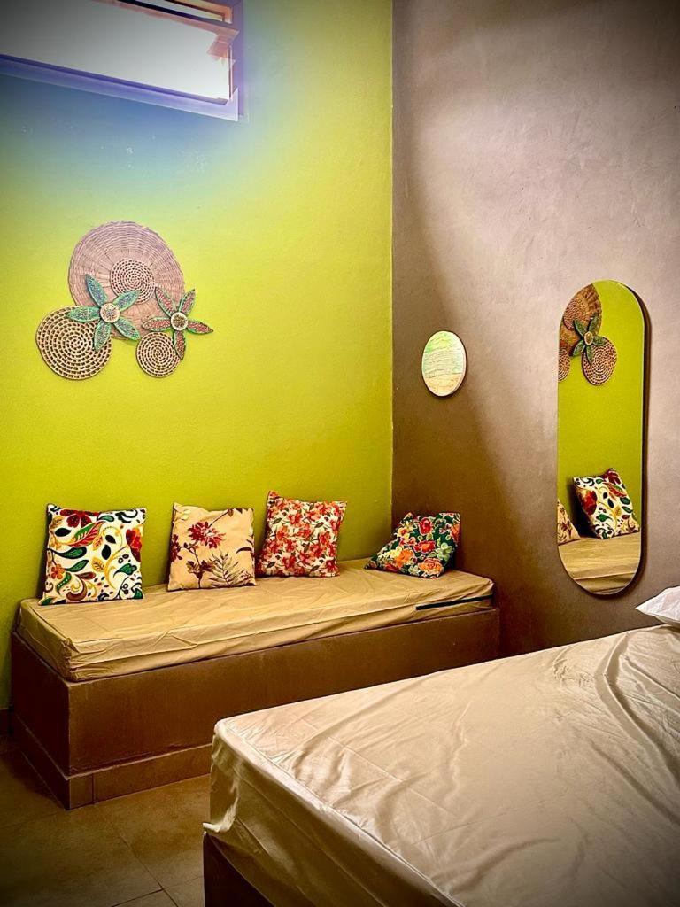 Suite,1515886966:JPEG